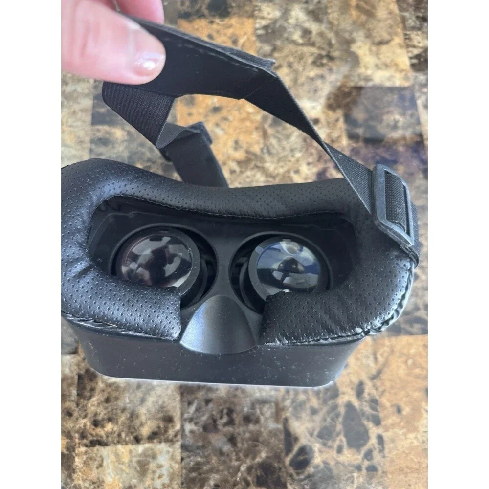 American Eagle Outfitters Mobile Phone Virtual Reality Headset